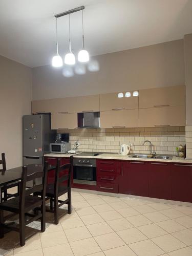 O bucătărie sau chicinetă la Vlora Apartment