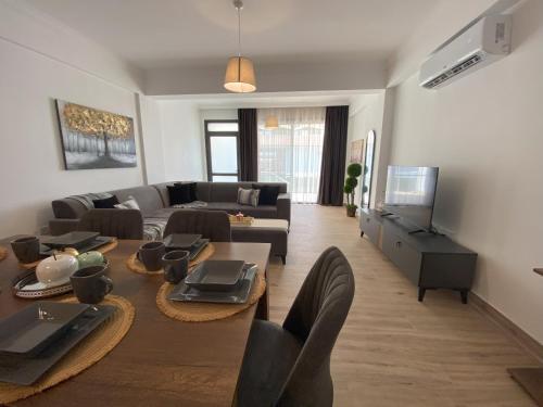 Μια τηλεόραση ή/και κέντρο ψυχαγωγίας στο HG Mare Suites