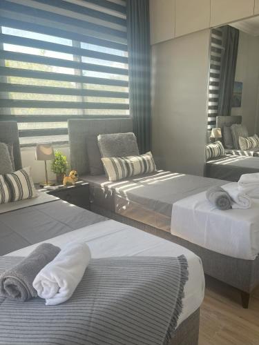 Ένα ή περισσότερα κρεβάτια σε δωμάτιο στο HG Mare Suites