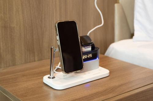 a iphone sitting on a charger on a table at Golden palm sunrise inn in Cairo