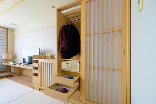 a closet with wooden dividers in a room at Toba International Hotel Shiojitei in Toba