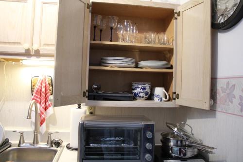 a kitchen counter with a microwave and a sink at Charming Carmel Suite 8 min to Carmel Arts District in Carmel