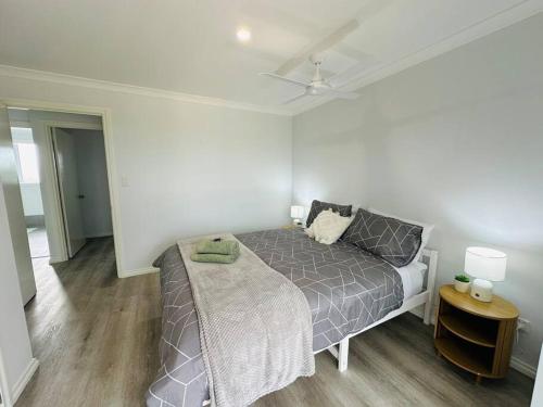 Ένα ή περισσότερα κρεβάτια σε δωμάτιο στο LakeView Retreat, 3x2, pet friendly, sleeps 8, 4WD & fishing