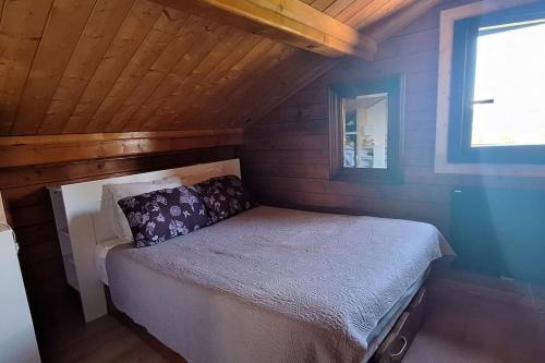 En eller flere senge i et værelse på Chalet confortable et tranquille