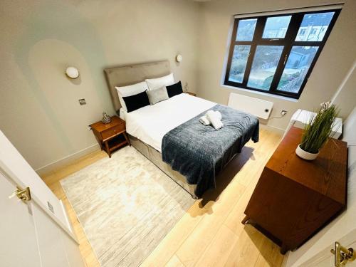 Ένα ή περισσότερα κρεβάτια σε δωμάτιο στο Luxury Central London flats, convenient for tourists