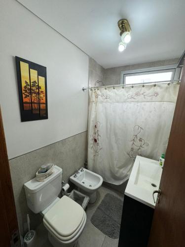 Ένα μπάνιο στο Semi piso con vista al Río