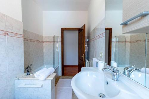 a bathroom with a sink and a mirror at Appartamento Confortevole, Wi-Fi & Colazione Free in Lanusei