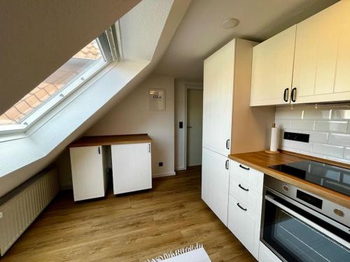 Η κουζίνα ή μικρή κουζίνα στο Gemütliche Wohnung in Strandnähe