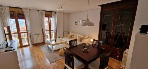 Artillería 10 - 2 hab 2 baños, Con garaje y Wifi - VUT-3845-AS