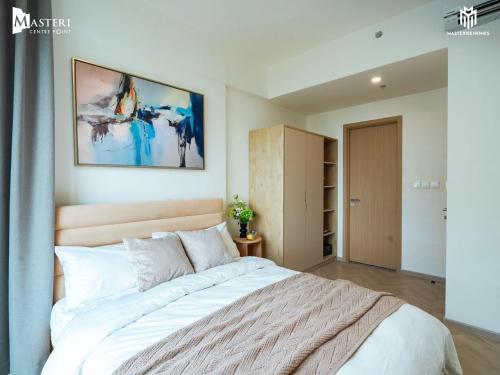 Postel nebo postele na pokoji v ubytování Masteri Center Point- HOMESAY ADORA