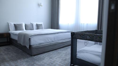 Un ou plusieurs lits dans un hébergement de l'établissement BMG Hotel by Grigoryans Group