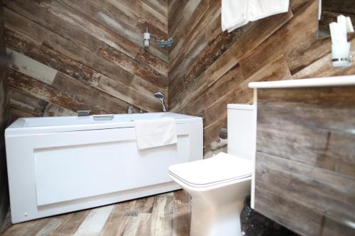 Salle de bains dans l'établissement BMG Hotel by Grigoryans Group