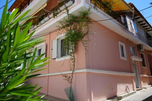Nafplio Vacation Home, two levels of comfort with beautiful large private terrace and breathtaking views of the Palamidi Castle Fortress
