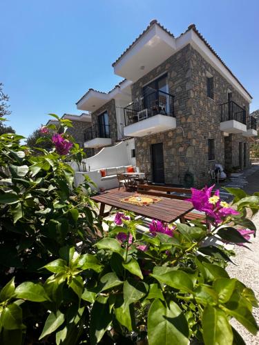 Taman di luar Villa Carian Trail evdatca - Datca Kargi Bay, Close to Beach