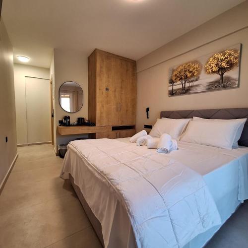 a bedroom with a large white bed in a room at Grandsold in Vasiliki