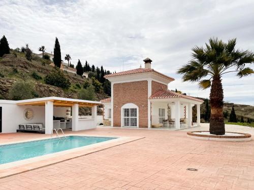 Luxury villa - breathtaking views - hot tub - 15' to beach