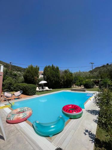 Πισίνα στο ή κοντά στο Gialos Villas 1-2 With a Private Pool
