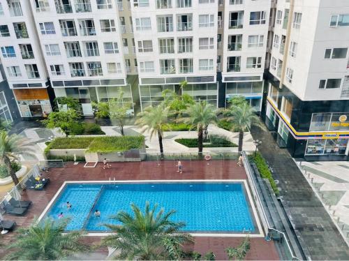 Hồ bơi trong/gần Teddy Apartment at Sky Center Luxury