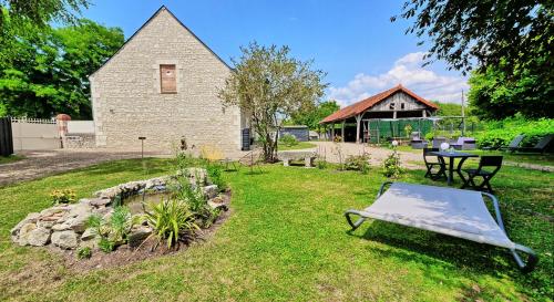 a bench in a yard with a building at A 2 pas d AZAY in Neuil