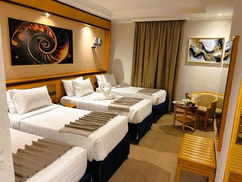 Postel nebo postele na pokoji v ubytování Maysan Al Maqam Hotel