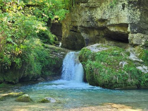 Un paisaje natural cerca del camping