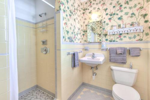 Ванная комната в Seahorse Cottage Monthly Beach Rental