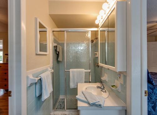 Et badeværelse på Paradise Palms — Monthly Beach Rental