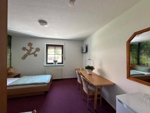 Postel nebo postele na pokoji v ubytování Pension und Monteurzimmer mit Küche und Waschmaschine