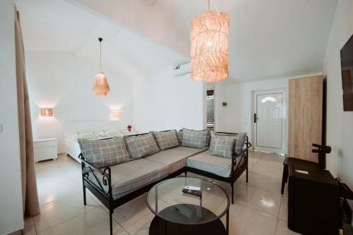 Photo de la galerie de l'établissement Drymades Bungalows Adults Only, à Dhërmi