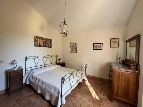 Ένα ή περισσότερα κρεβάτια σε δωμάτιο στο Agriturismo Podere dell' Olmo