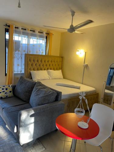 Postel nebo postele na pokoji v ubytování Shalimin Homes3- baobab beach bofa
