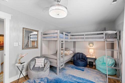 a bedroom with two bunk beds and a blue rug at Multi-gen Family Mountain House in Front Royal