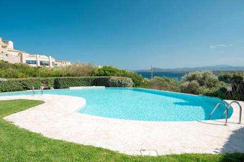 een zwembad in de tuin van een huis bij Sherden suites - Your House in Sardinia in Golfo Aranci