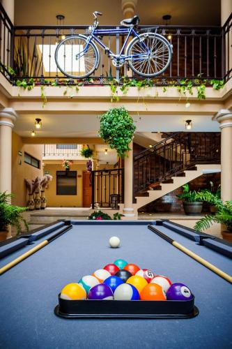 a pool table with a pile of balls on it at Tierra Alta Hostal in San Cristóbal de Las Casas