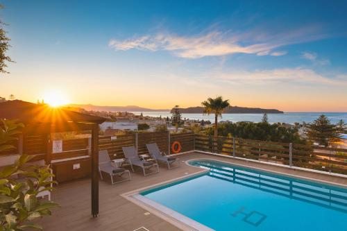 Seaview Garden Villa - Heated Pool & Sauna