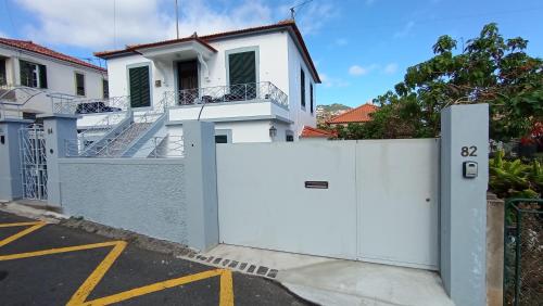 Bus Stop House 82