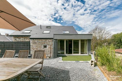 a home with a patio with a table and chairs at Les Gîtes de Sprimont - Le Cottage in Sprimont