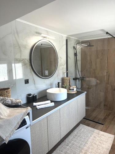 a bathroom with a sink and a mirror at Villa Arancia in Argos