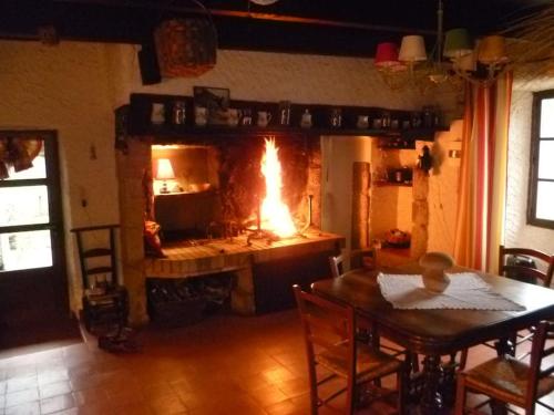 Posezení v ubytování Maison de caractère en Ardèche verte