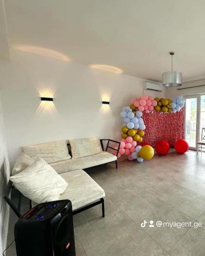 Ruang duduk di Elly's Event House
