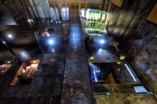 an overhead view of a room with a marble floor at Suite Rural Carenas in Carenas