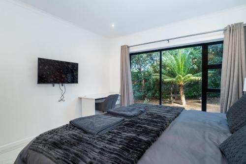 Postel nebo postele na pokoji v ubytování Hout Bay Gem - Elise Way