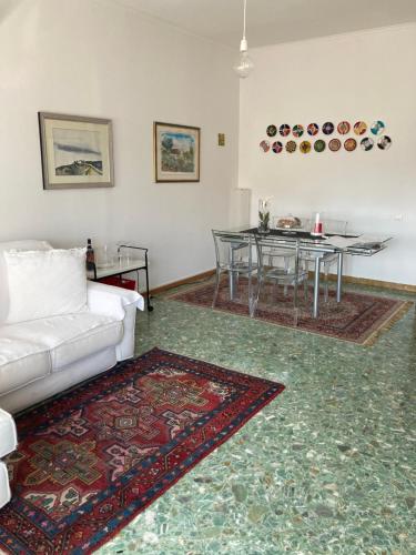 A seating area at Attico San Francesco