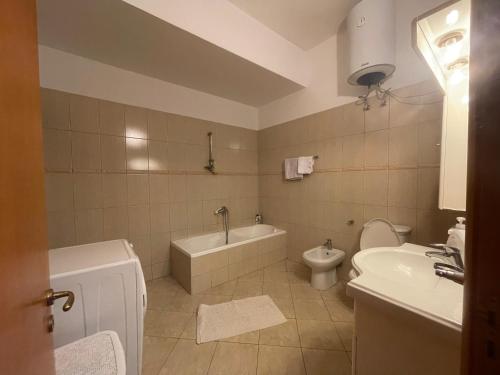 O baie la Vlora Apartment
