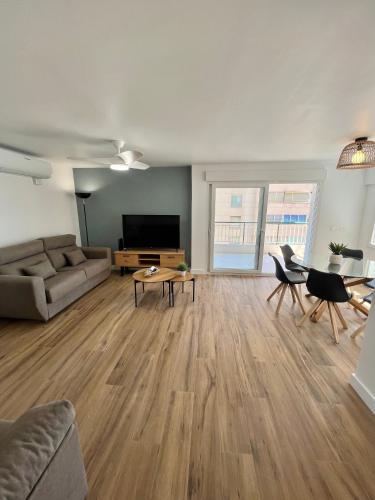 Principado ESTHER BENIDORM VACATION RENTALS FROM 11 NIGHTS