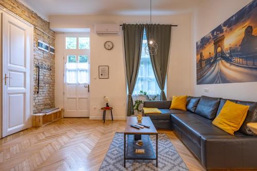 Rumbastic NEW Apartment - Best location with AC 1075 Budapest, Rumbach Sebestyén utca 9 kép - 3