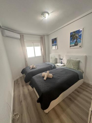 Torrevieja preciosos moderno piso cerca de la playa del cura y todos los servicios en calle la loma