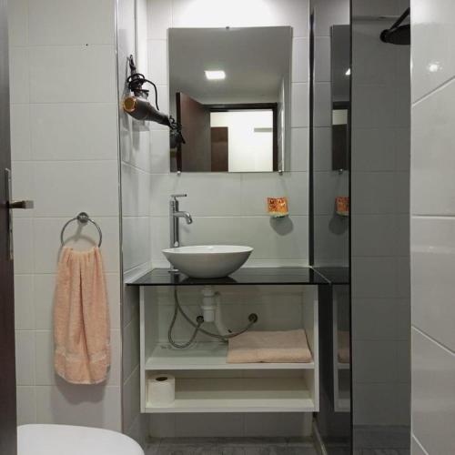 Edificio Bellini tesisinde bir banyo