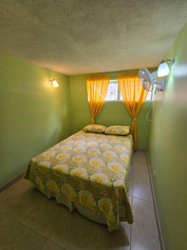 Llit o llits en una habitació de FabJoy