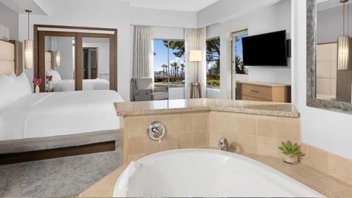Postel nebo postele na pokoji v ubytování Marriott Desert Springs Villas I - 1BD